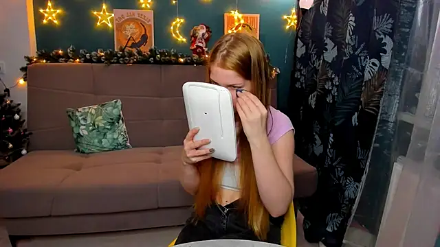 Snapshot of Xloe_Queen chatting on December 9, 3:00 pm Xloe Queen online show from December 9, 3:00 pm