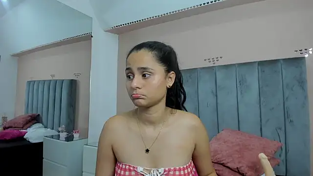 Giselle Roldan online show from March 8, 4:00 pm