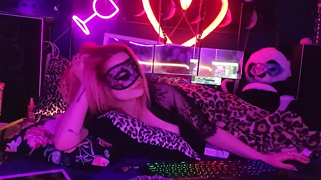 Snapshot of anonymouszN chatting on January 17, 12:10 am anonymouszN online show from January 17, 12:10 am