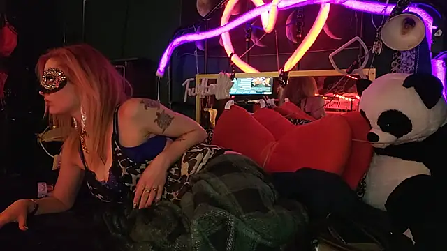 Snapshot of anonymouszN chatting on February 17, 12:10 am anonymouszN online show from February 17, 12:10 am