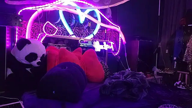 Snapshot of anonymouszN chatting on March 1, 9:48 pm anonymouszN online show from March 1, 9:48 pm