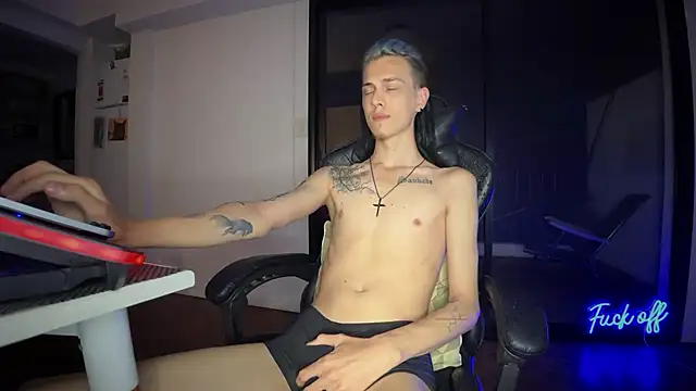 Den BlueXx online show from December 5, 6:00 am