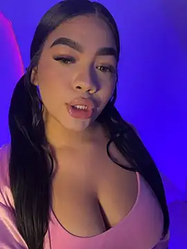 AllissonJames online show from April 16, 1:45 pm