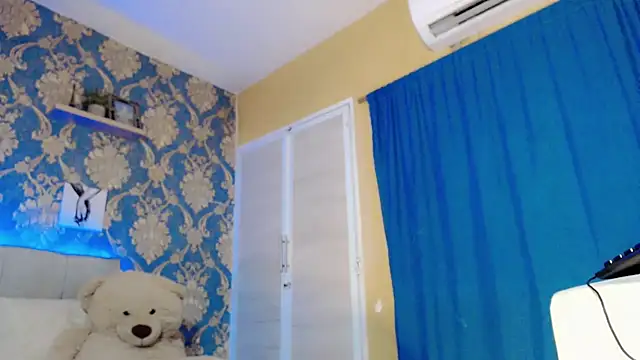 nicoledollts online show from April 30, 8:37 pm