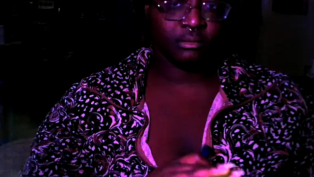 Snapshot of BigKittyRaven chatting on December 7, 10:17 pm BigKittyRaven online show from December 7, 10:17 pm