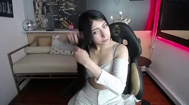 Angela Diaz  online show from December 9, 6:25 pm