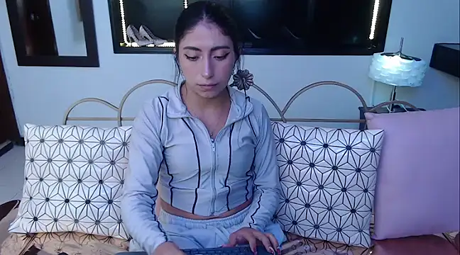 Angela Diaz  online show from January 4, 3:28 pm