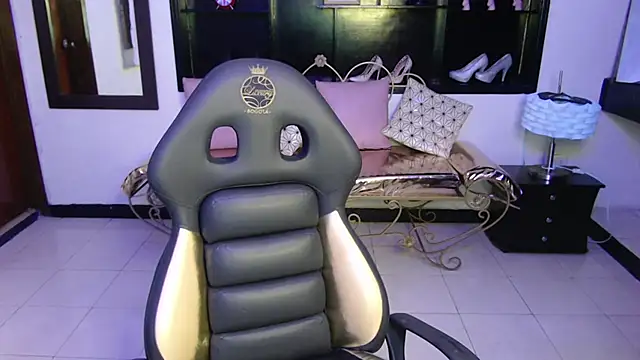 Angela Diaz  online show from January 24, 12:10 pm