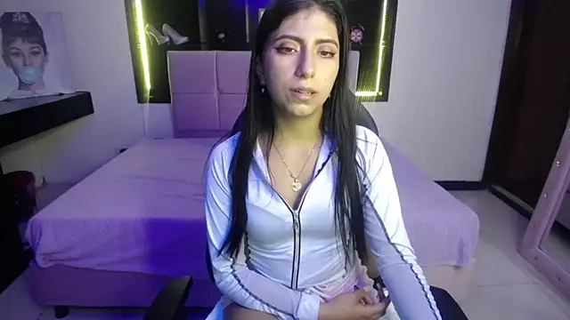 Angela Diaz  online show from January 29, 6:50 pm