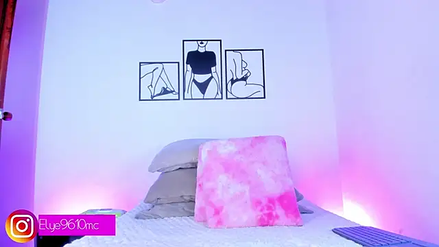 ellie mcdonald online show from July 8, 11:20 pm