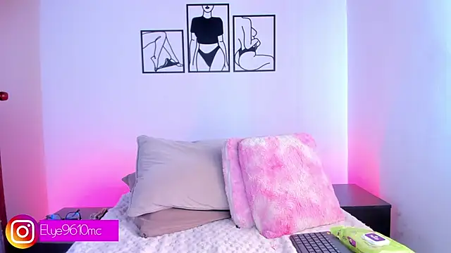ellie mcdonald online show from July 10, 9:28 pm