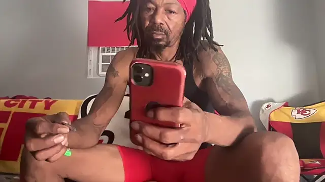 Snapshot of skarfosbabes69 chatting on October 7, 1:25 am skarfosbabes69 online show from October 7, 1:25 am