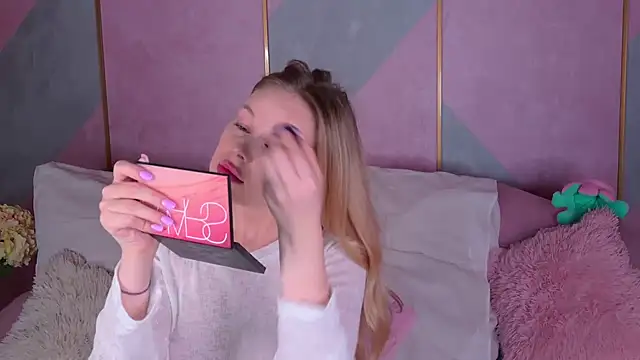 BeatriceEsmont online show from January 24, 9:05 pm