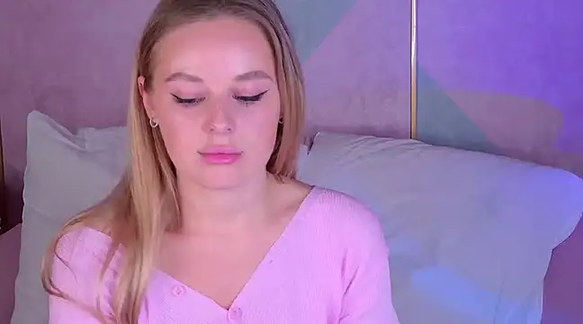 BeatriceEsmont online show from March 4, 4:06 am