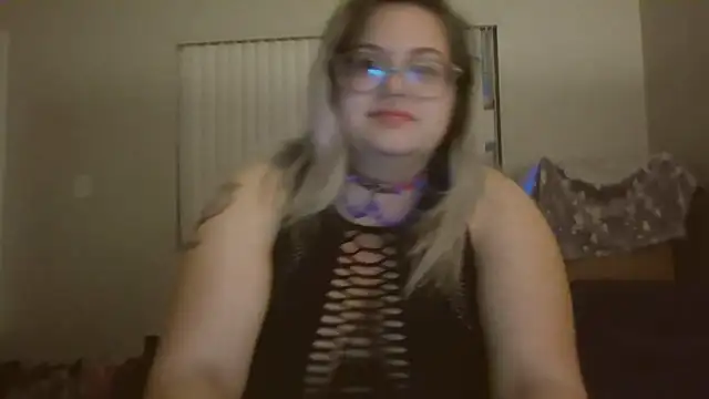 Snapshot of HoneyBear19 chatting on February 4, 7:29 am HoneyBear19 online show from February 4, 7:29 am