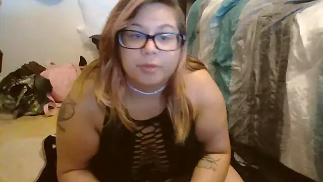 Snapshot of HoneyBear19 chatting on October 23, 5:44 pm HoneyBear19 online show from October 23, 5:44 pm