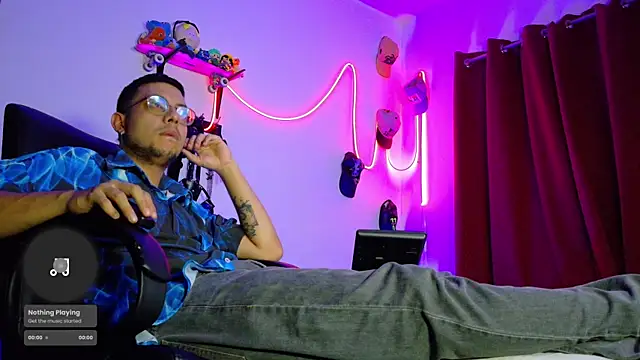 Nymphobuddies online show from March 16, 12:01 am