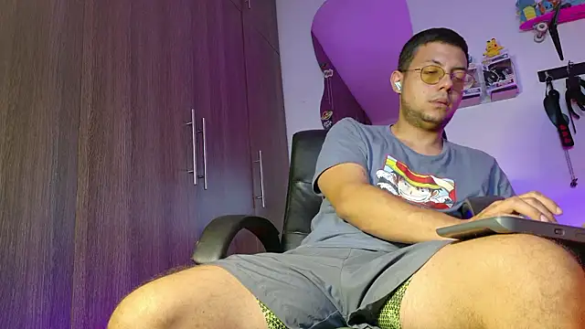 Nymphobuddies online show from March 14, 9:31 pm