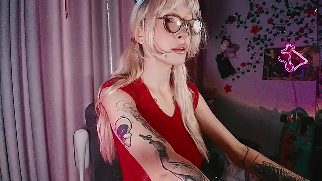 Snapshot of sweed_angel chatting on July 4, 7:36 am sweed angel online show from July 4, 7:36 am