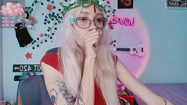 Snapshot of sweed_angel chatting on July 24, 6:00 am sweed angel online show from July 24, 6:00 am