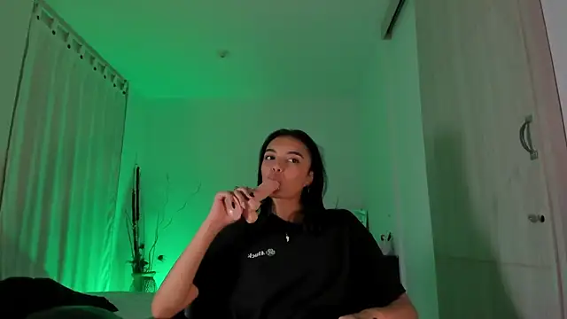 AnabelWolf online show from February 1, 12:40 am