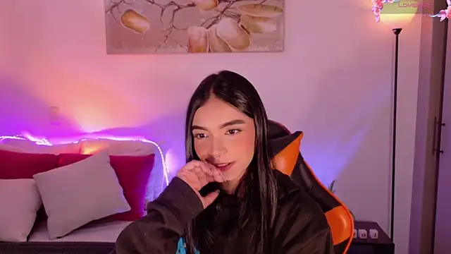 AnabelWolf online show from March 6, 3:30 pm