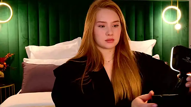 Snapshot of MichelleReid chatting on November 12, 2:45 am MichelleReid online show from November 12, 2:45 am