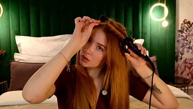 Snapshot of MichelleReid chatting on November 13, 3:16 am MichelleReid online show from November 13, 3:16 am