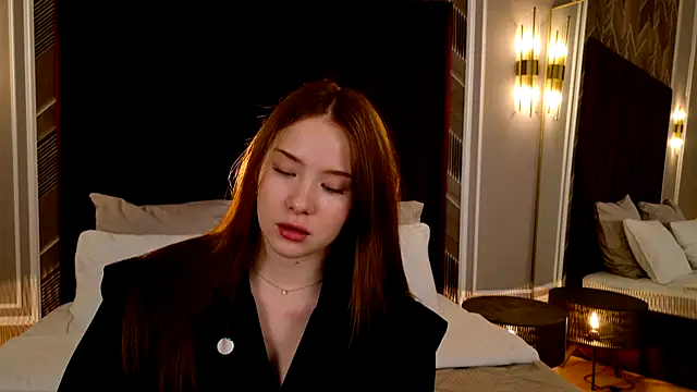 Snapshot of MichelleReid chatting on November 30, 9:02 am MichelleReid online show from November 30, 9:02 am