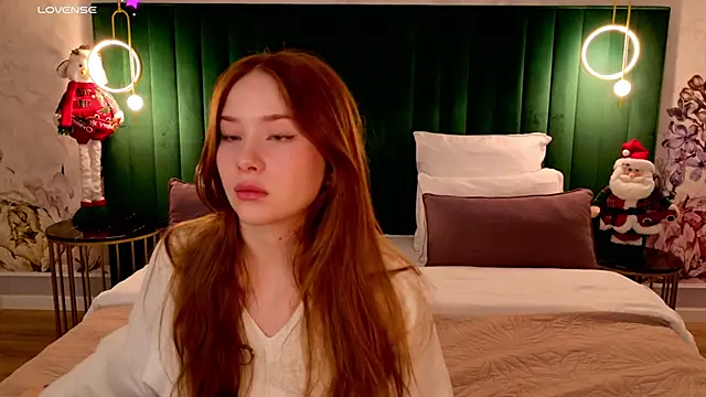 Snapshot of MichelleReid chatting on December 15, 3:11 am MichelleReid online show from December 15, 3:11 am