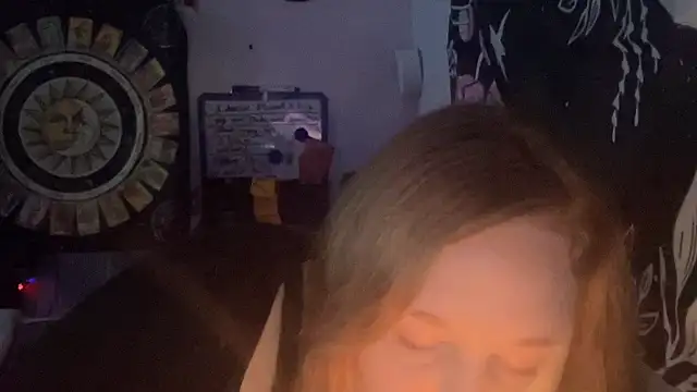 Snapshot of thickgingergoddess chatting on January 19, 2:25 am thickgingergoddess online show from January 19, 2:25 am