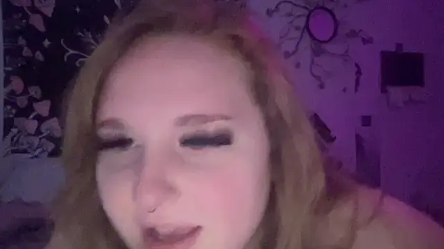 Snapshot of thickgingergoddess chatting on January 22, 2:03 pm thickgingergoddess online show from January 22, 2:03 pm