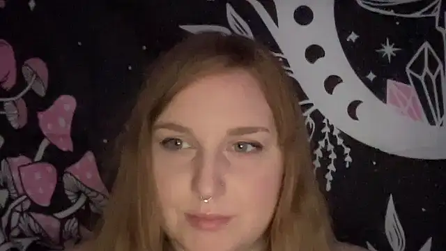 Snapshot of thickgingergoddess chatting on February 4, 12:29 am thickgingergoddess online show from February 4, 12:29 am