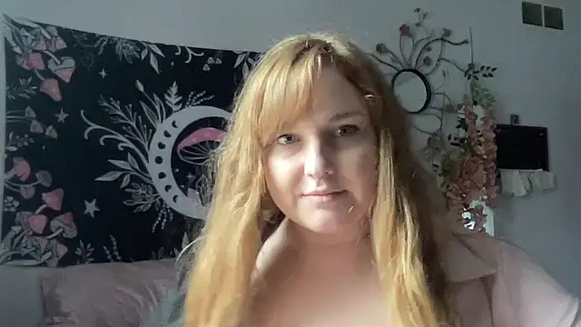 Snapshot of thickgingergoddess chatting on February 4, 8:17 pm thickgingergoddess online show from February 4, 8:17 pm