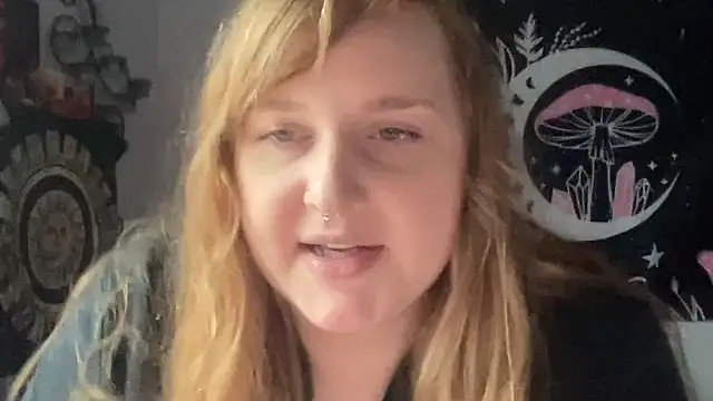 Snapshot of thickgingergoddess chatting on February 6, 8:02 pm thickgingergoddess online show from February 6, 8:02 pm