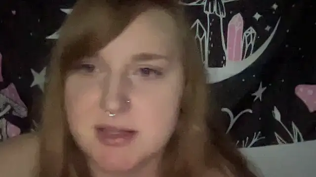 Snapshot of thickgingergoddess chatting on February 7, 2:08 am thickgingergoddess online show from February 7, 2:08 am