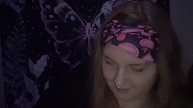 Snapshot of thickgingergoddess chatting on February 13, 12:02 am thickgingergoddess online show from February 13, 12:02 am