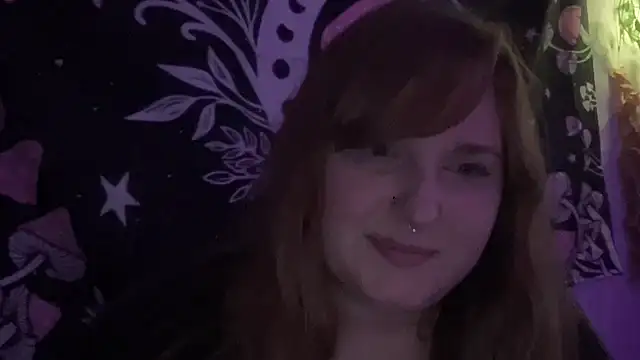 Snapshot of thickgingergoddess chatting on February 24, 1:57 am thickgingergoddess online show from February 24, 1:57 am