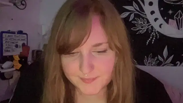 Snapshot of thickgingergoddess chatting on February 24, 5:00 am thickgingergoddess online show from February 24, 5:00 am