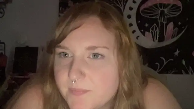 Snapshot of thickgingergoddess chatting on February 24, 11:19 pm thickgingergoddess online show from February 24, 11:19 pm