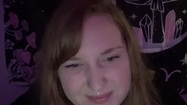Snapshot of thickgingergoddess chatting on March 3, 3:52 am thickgingergoddess online show from March 3, 3:52 am