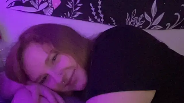 Snapshot of thickgingergoddess chatting on March 15, 3:07 am thickgingergoddess online show from March 15, 3:07 am