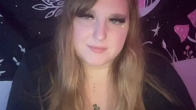 Snapshot of thickgingergoddess chatting on March 18, 3:42 am thickgingergoddess online show from March 18, 3:42 am
