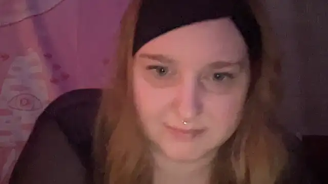 Snapshot of thickgingergoddess chatting on March 22, 9:42 pm thickgingergoddess online show from March 22, 9:42 pm