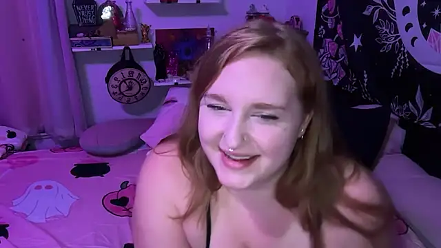 Snapshot of thickgingergoddess chatting on September 13, 1:27 am thickgingergoddess online show from September 13, 1:27 am