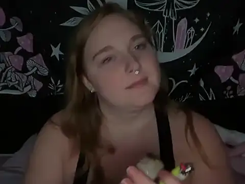 Snapshot of thickgingergoddess chatting on September 26, 3:21 am thickgingergoddess online show from September 26, 3:21 am