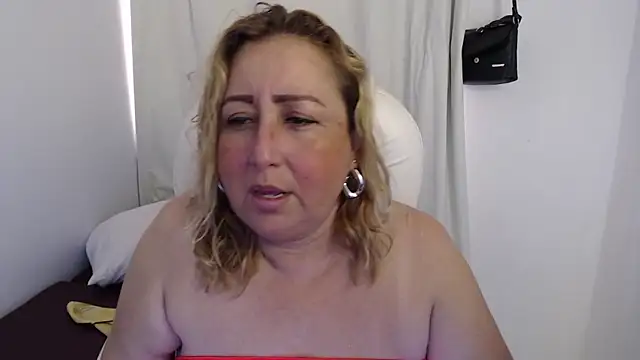 Snapshot of Xileny-Halliwey chatting on September 18, 4:09 pm Xileny-Halliwey online show from September 18, 4:09 pm