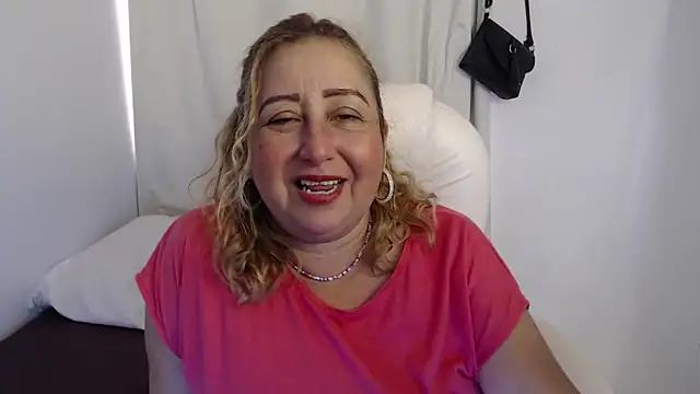 Snapshot of Xileny-Halliwey chatting on September 19, 3:45 pm Xileny-Halliwey online show from September 19, 3:45 pm