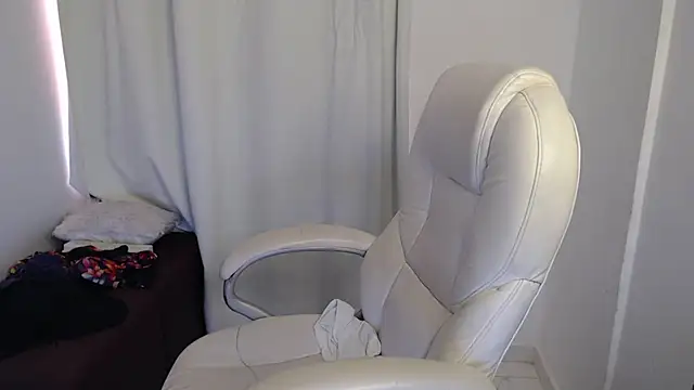 Snapshot of Xileny-Halliwey chatting on October 17, 6:32 pm Xileny-Halliwey online show from October 17, 6:32 pm