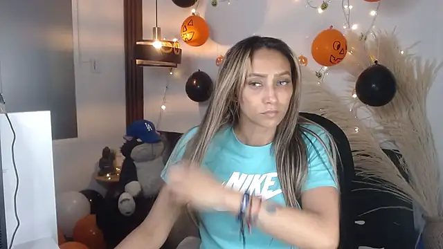 Snapshot of salome_drasin chatting on November 3, 10:32 pm salome drasin online show from November 3, 10:32 pm